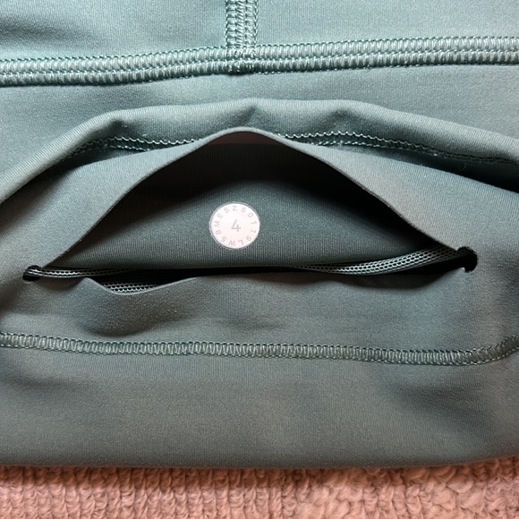 Lululemon in movement tights 7/8 size 4 - Picture 4 of 6